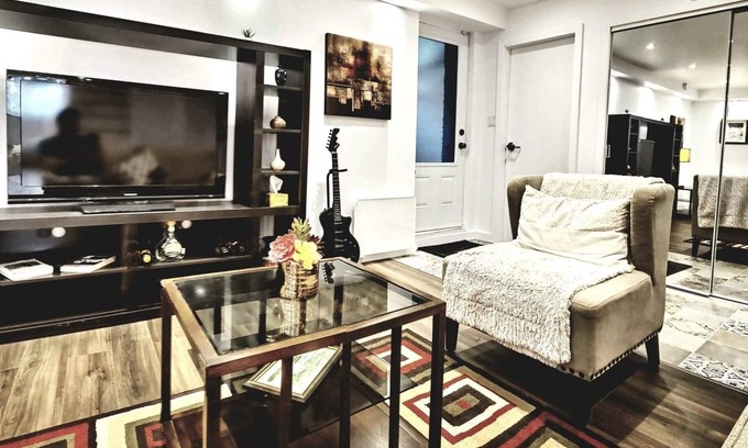 Nouveau-Rosemont Apartment | Charming apartment, with private parking