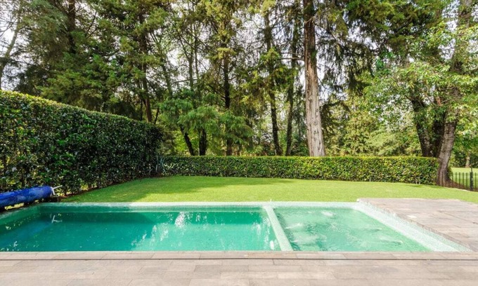 Valle de Bravo House | Casa Montaño in front of the golf course