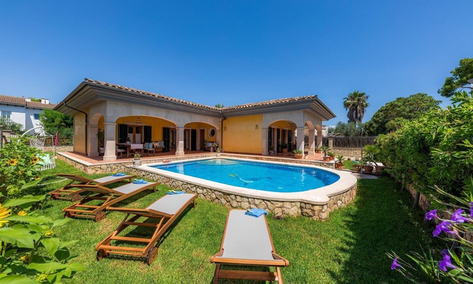 Alcudia Villa | “Ca Na Rosa” close to the Beach with Wi-Fi, A/C, Terrace, Garden & Pool