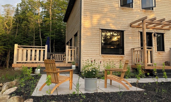 Petite-Riviere-Saint-Francois Cottage | Cottage in Charlevoix Québec. Ski, whales watching and more