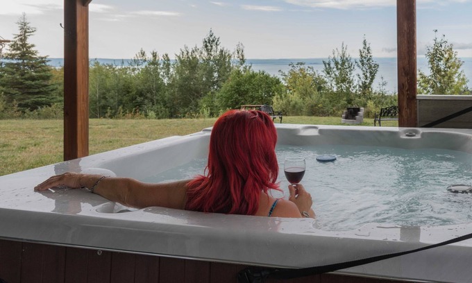 Petite-Riviere-Saint-Francois House | Le Montagnard Private SPA, Magnificent View of the River