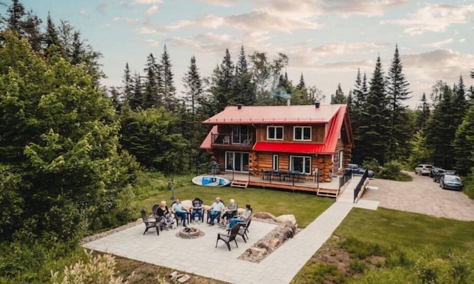 Lac-Sergent Cabin | Escape to Nature with Hot Tub & Lake Access