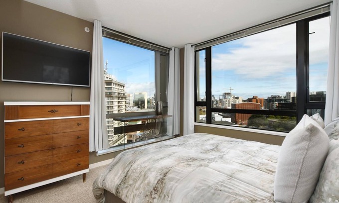 Downtown Victoria Condo | Executive style accommodation in the heart of downtown Victoria