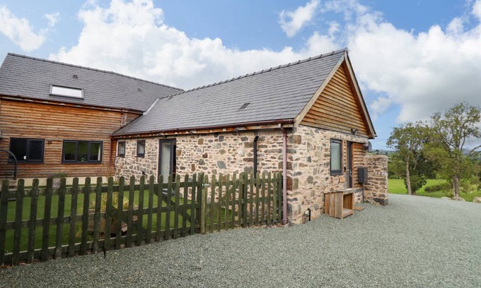 Oswestry Cottage | Cabin ∙ 3 bedrooms ∙ 6 guests