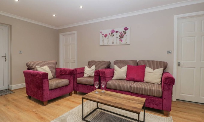 Nantgarw Cottage | Cabin ∙ 2 bedrooms ∙ 4 guests