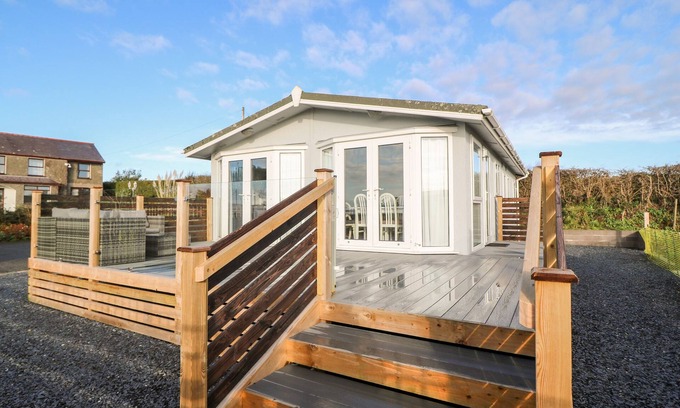 Abersoch Cottage | CABAN TYWOD, pet friendly, with a garden in Abersoch