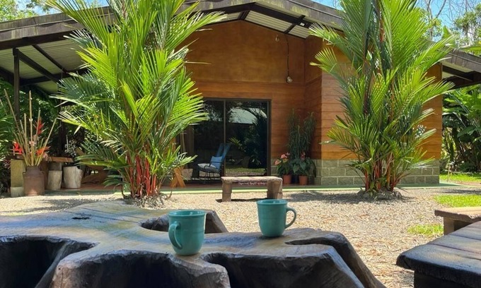 La Fortuna Cabin | Cabaña Silvestre A garden to relax with the family!