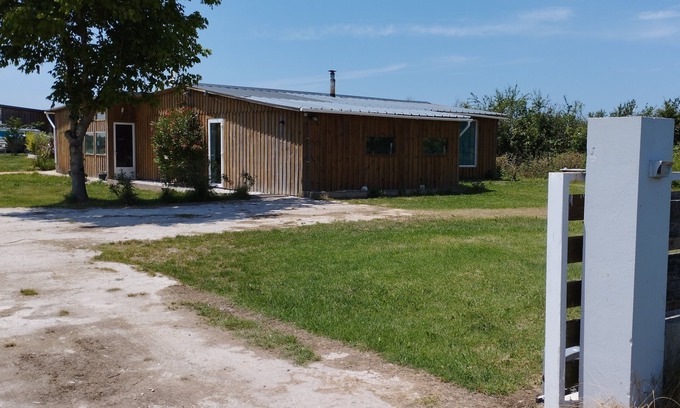 Saint-Yzans-de-Medoc House | Cabane de l'estuaire de la Gironde swimming pool and spa