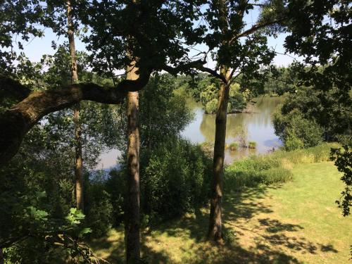 Saint-Macaire-en-Mauges Bed & Breakfast | Cabanes et chambre à la Bernardiere