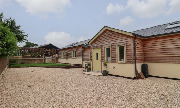 Witney Cottage | Cabin ∙ 2 bedrooms ∙ 4 guests