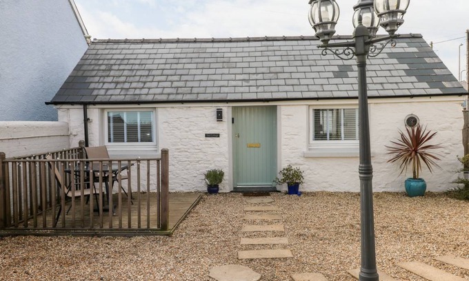 Kilgetty Cottage | Cabin ∙ 1 bedroom ∙ 2 guests