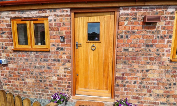 Maesbury Marsh Cottage | Cabin ∙ 1 bedroom ∙ 2 guests