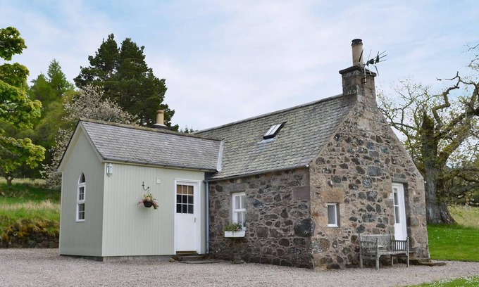Huntly Cottage | Cabin ∙ 1 bedroom ∙ 2 guests
