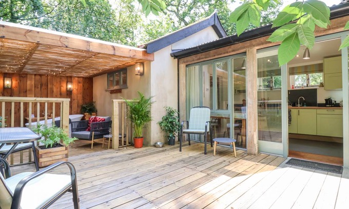 Woodbridge Cottage | Cabin ∙ 1 bedroom ∙ 3 guests