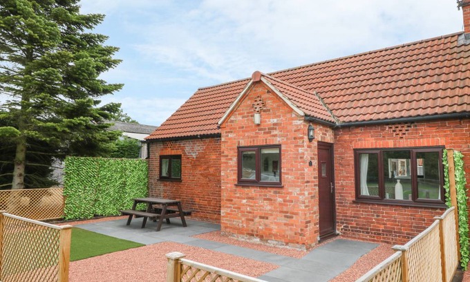 Storwood Cottage | Cabin ∙ 1 bedroom ∙ 2 guests