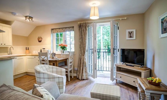 Burford Cottage | Cabin ∙ 1 bedroom ∙ 2 guests