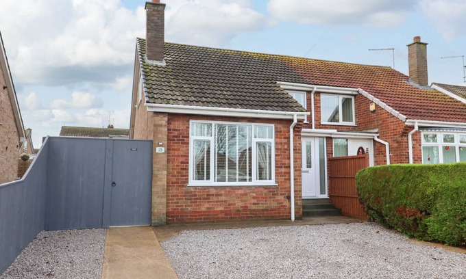Hornsea Cottage | Cabin ∙ 1 bedroom ∙ 2 guests
