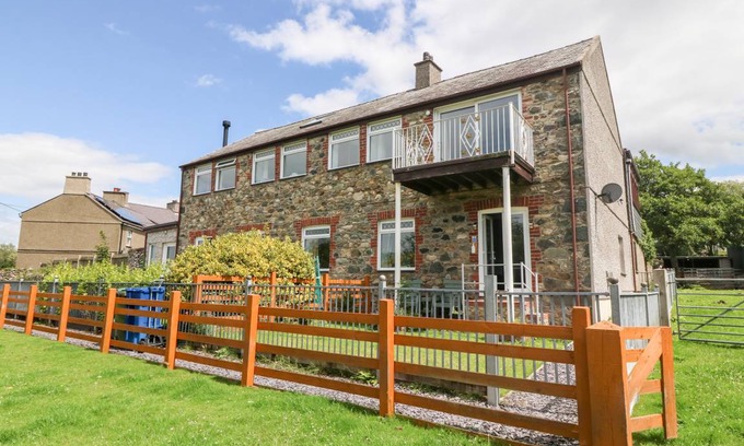 Groeslon Cottage | Cabin ∙ 1 bedroom ∙ 2 guests