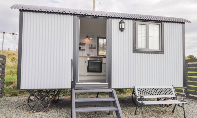 Lonmore Cottage | Cabin ∙ 1 bedroom ∙ 2 guests
