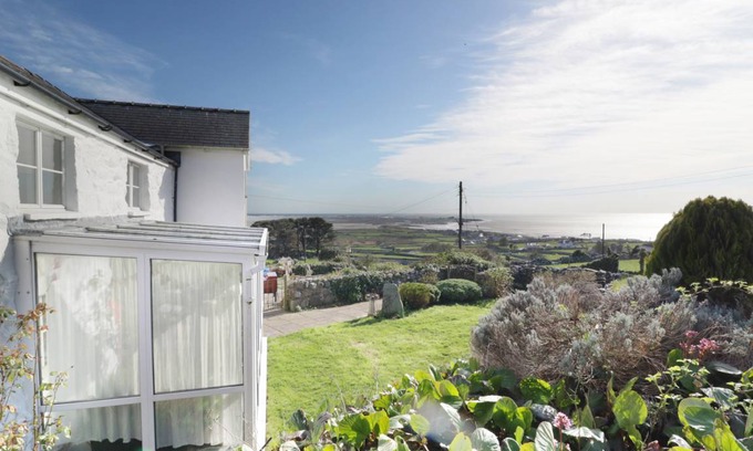 Llanfair Cottage | Cabin ∙ 1 bedroom ∙ 2 guests
