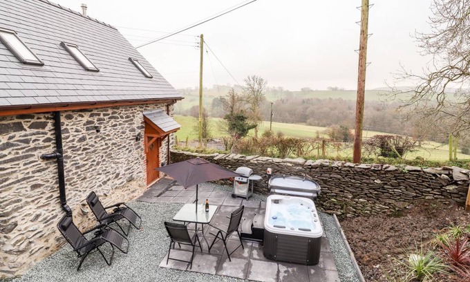 Oswestry Cottage | Cabin ∙ 1 bedroom ∙ 2 guests