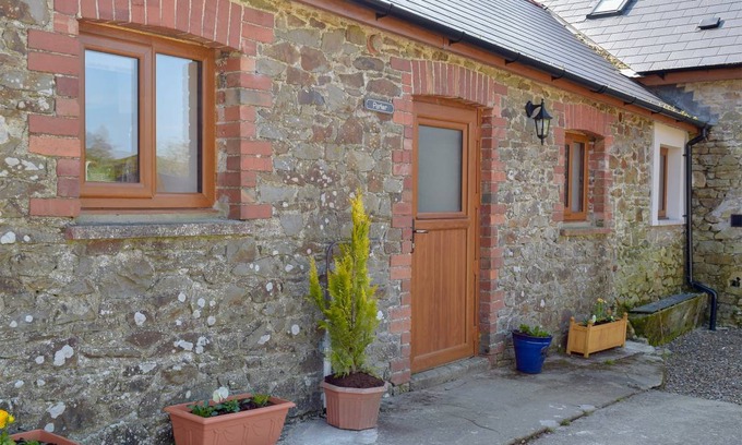 Llanybydder Cottage | Cabin ∙ 1 bedroom ∙ 2 guests
