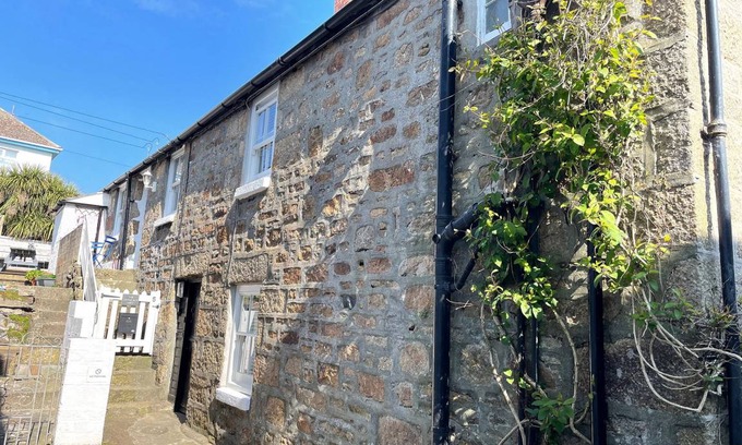 Mousehole Cottage | Cabin ∙ 1 bedroom ∙ 2 guests