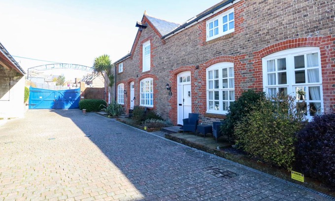Weymouth Cottage | Cabin ∙ 1 bedroom ∙ 2 guests