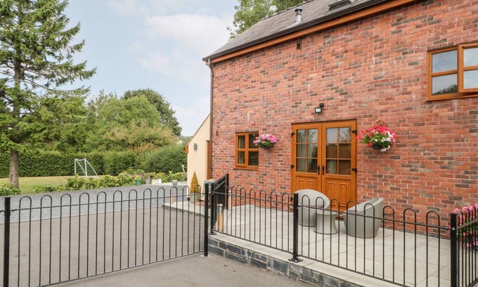 Holywell Cottage | Cabin ∙ 1 bedroom ∙ 2 guests