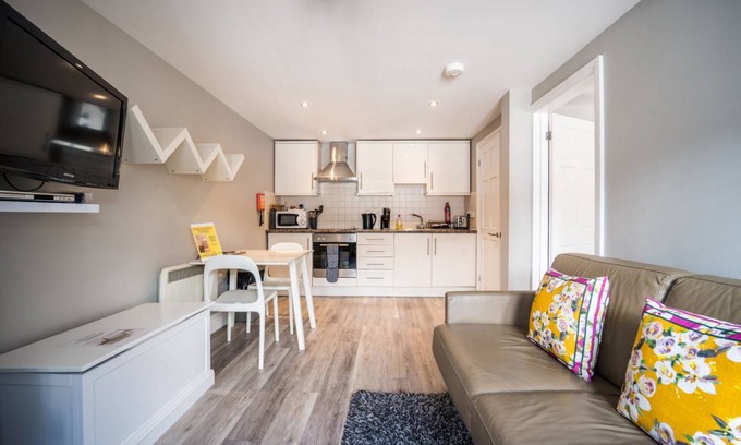 Torquay City Centre Cottage | Cabin ∙ 1 bedroom ∙ 3 guests