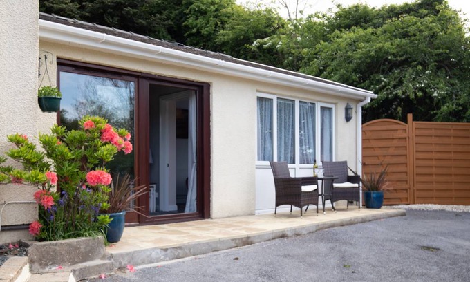 Wiseman's Bridge Cottage | Cabin ∙ 1 bedroom ∙ 4 guests