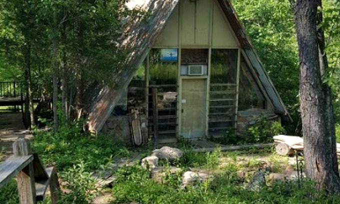 Grubville Cabin | Cabin ∙ 1 bedroom ∙ 5 guests