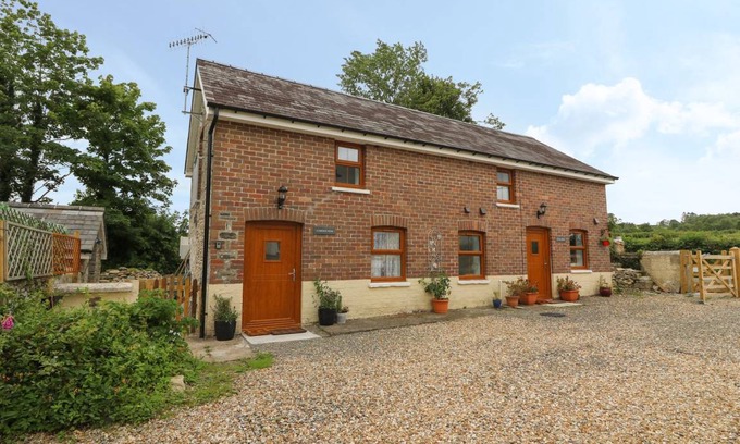 Llanybydder Cottage | Cabin ∙ 1 bedroom ∙ 2 guests