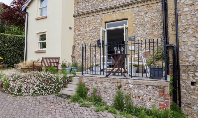 Lyme Regis Cottage | Cabin ∙ 1 bedroom ∙ 4 guests