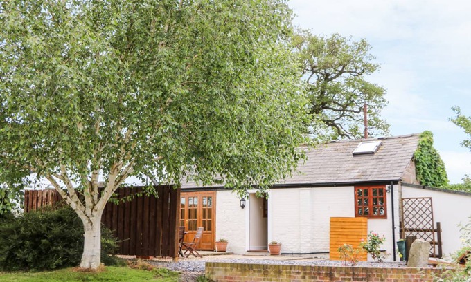 Tattenhall Cottage | Cabin ∙ 1 bedroom ∙ 2 guests