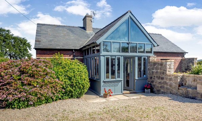 Garn Fadryn Cottage | Cabin ∙ 1 bedroom ∙ 2 guests