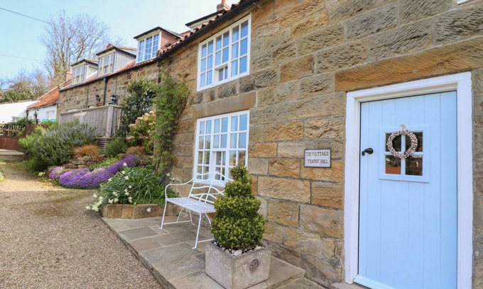 Sandsend Cottage | Cabin ∙ 1 bedroom ∙ 2 guests
