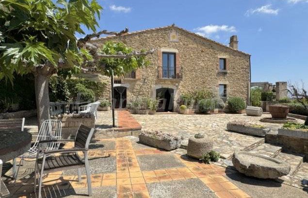 Fontanilles Cottage | Cabin ∙ 10 bedrooms ∙ 15 guests