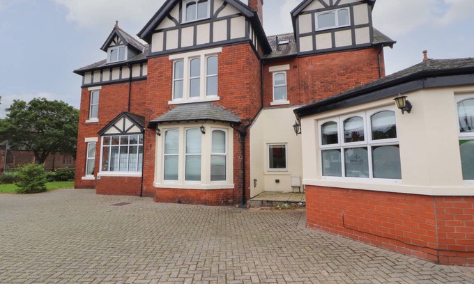 Carlisle Cottage | Cabin ∙ 10 bedrooms ∙ 20 guests