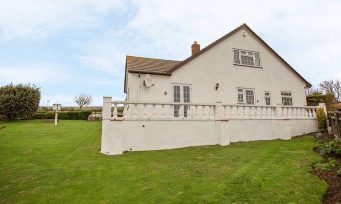 Bridport Cottage | Cabin ∙ 2 bedrooms ∙ 4 guests