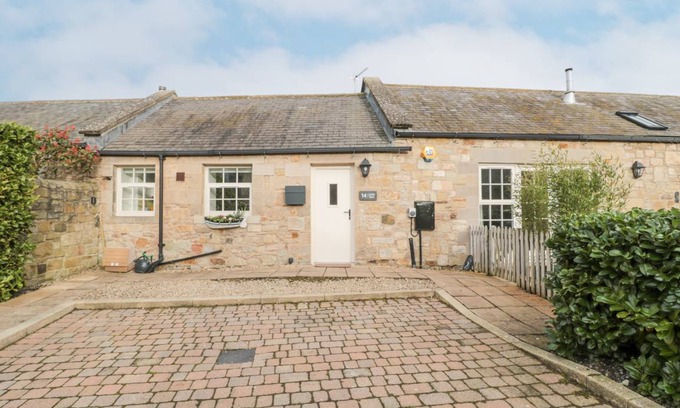 North Sunderland Cottage | Cabin ∙ 2 bedrooms ∙ 4 guests