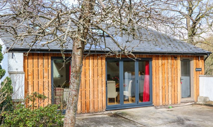Copplestone Cottage | Cabin ∙ 2 bedrooms ∙ 4 guests