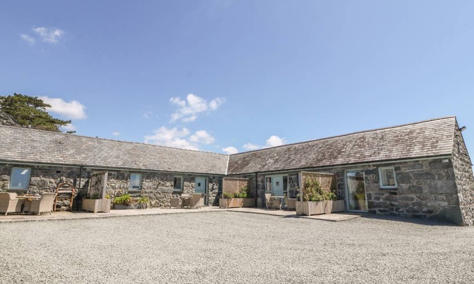 Talybont Cottage | Cabin ∙ 2 bedrooms ∙ 4 guests