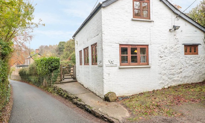 Redbrook Cottage | Cabin ∙ 2 bedrooms ∙ 4 guests