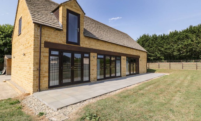 Bourton Cottage | Cabin ∙ 2 bedrooms ∙ 4 guests