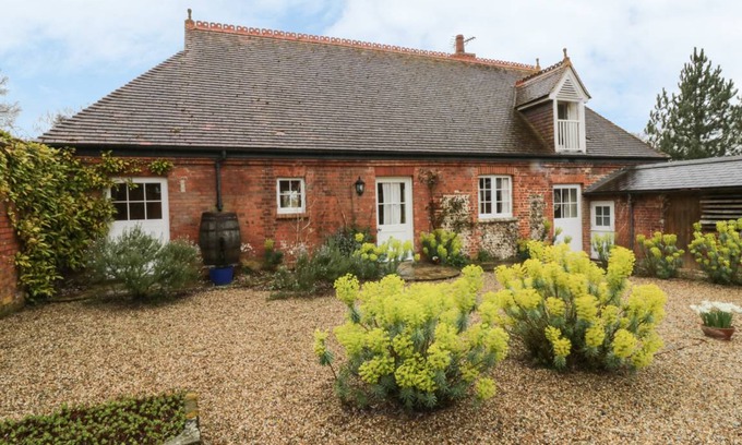 Halstead Cottage | Cabin ∙ 2 bedrooms ∙ 5 guests