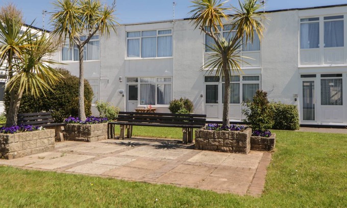 Dawlish Warren Cottage | Cabin ∙ 2 bedrooms ∙ 6 guests