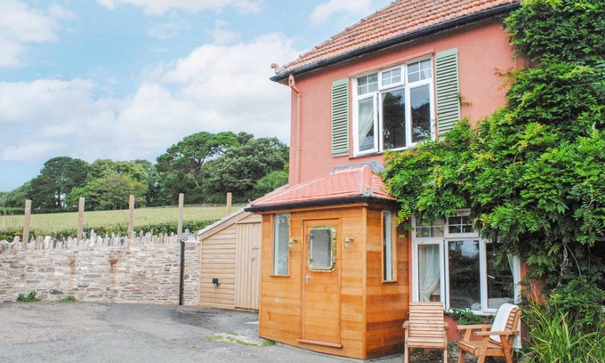 Dartmouth Cottage | Cabin ∙ 2 bedrooms ∙ 4 guests
