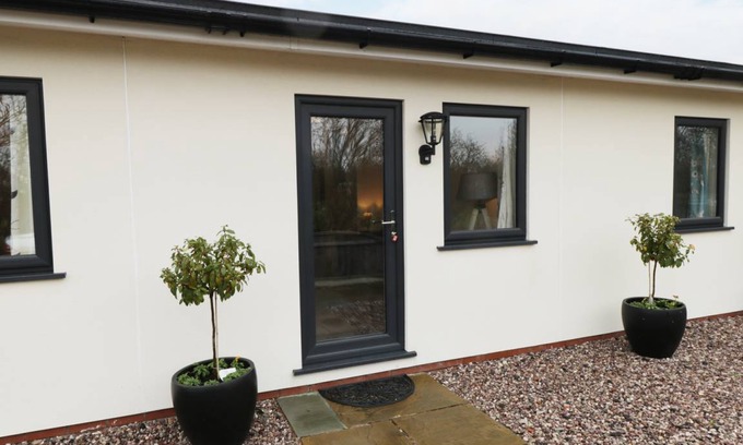 Thornton-Cleveleys Cottage | Cabin ∙ 2 bedrooms ∙ 4 guests