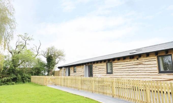 Cleeve Prior Cottage | Cabin ∙ 2 bedrooms ∙ 4 guests